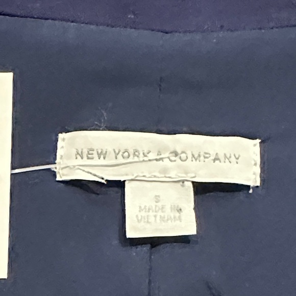 New York & Company Navy Blue rayon blazer with ruched sleeves. Size small - Picture 7 of 8